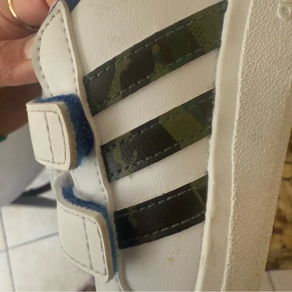Adidas Grand Court 2.0 Kids White Blue Camo Velcro Sneakers Size 6.5 - Picture 9 of 16